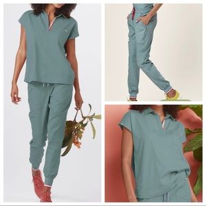 Mediclo scrub set stone blue capri xs top, small Catalina jogger